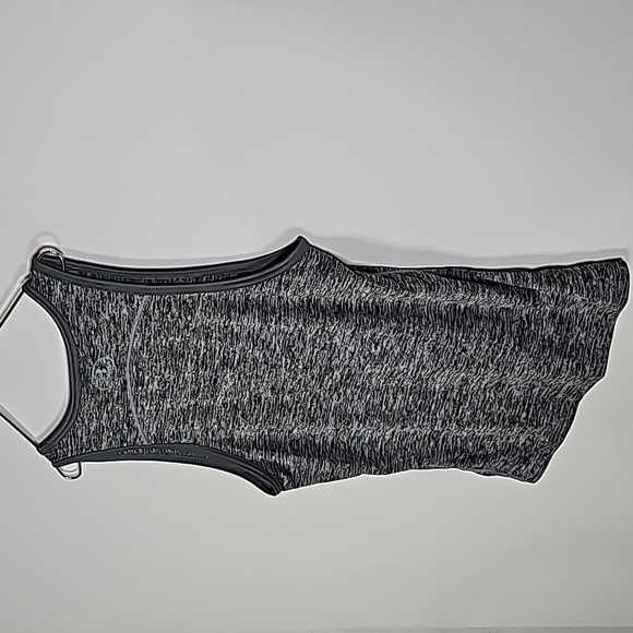 UNDER Armour small black and gray heatgear loose fit athletic jersey - Picture 3 of 6